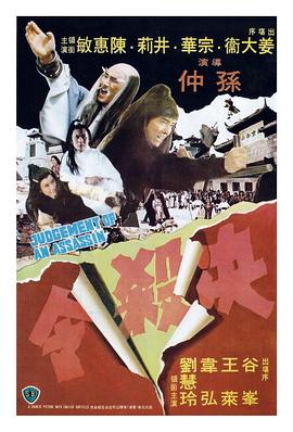 《公公和儿媳》剧照：周德望独自坐在沙发一角
